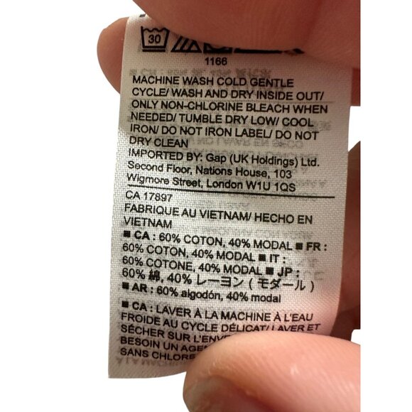 🌸3/$15🌸Gray V-Neck tee with Black Eiffel Tower Wrap sz XL - Picture 5 of 6